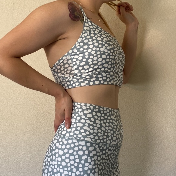 Ellie gray and white sports bra - Picture 5 of 6